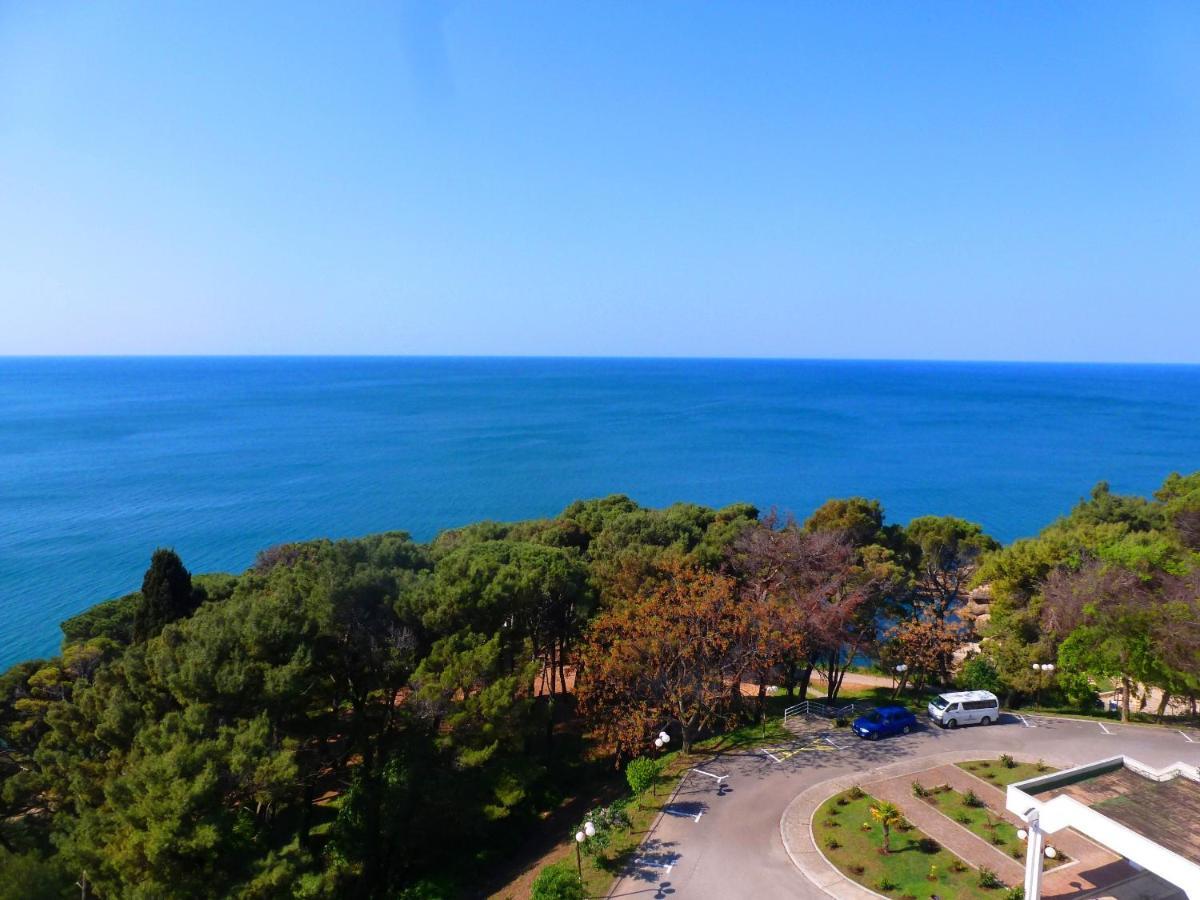 Corpus B - Hotel Albatros 울친 외부 사진