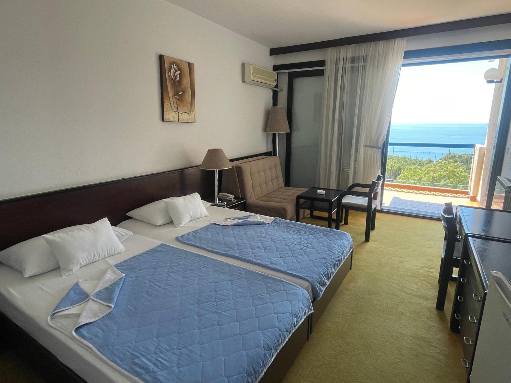 Corpus B - Hotel Albatros 울친 외부 사진