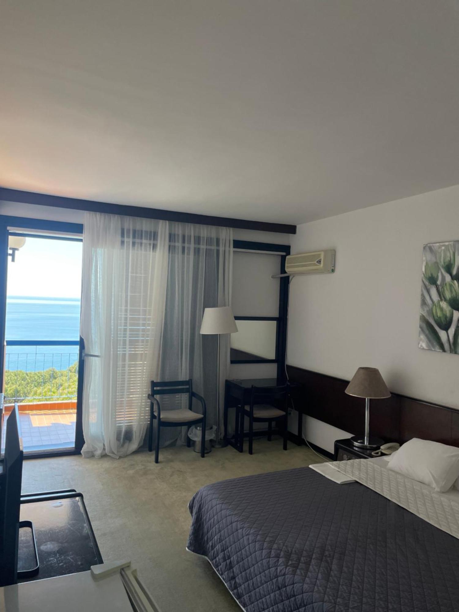 Corpus B - Hotel Albatros 울친 외부 사진
