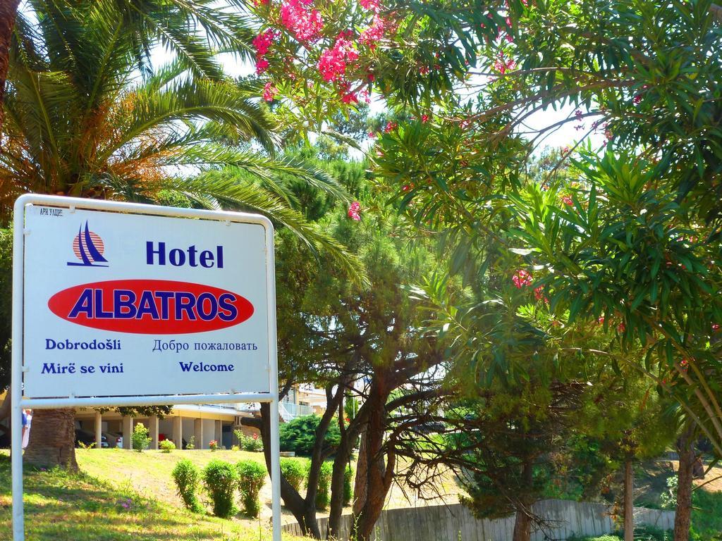 Corpus B - Hotel Albatros 울친 외부 사진