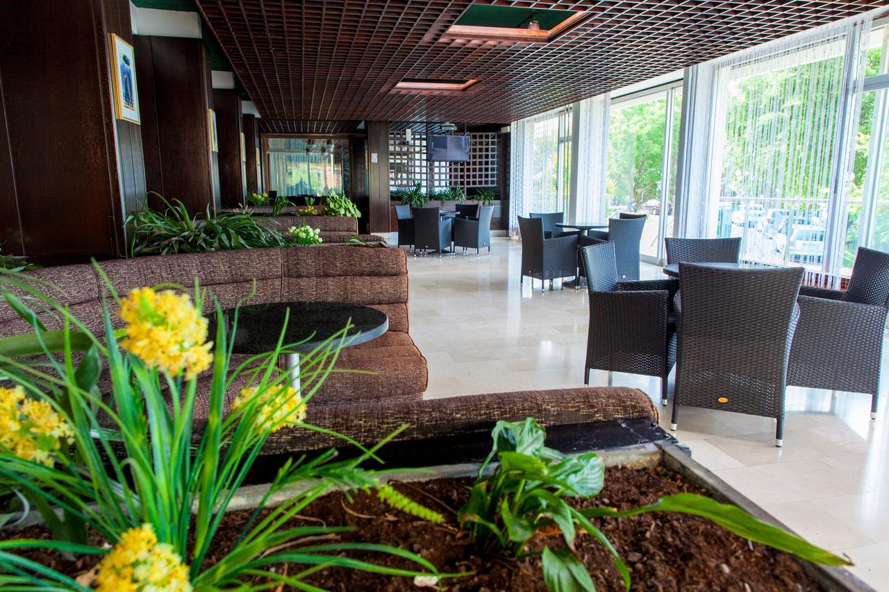 Corpus B - Hotel Albatros 울친 외부 사진